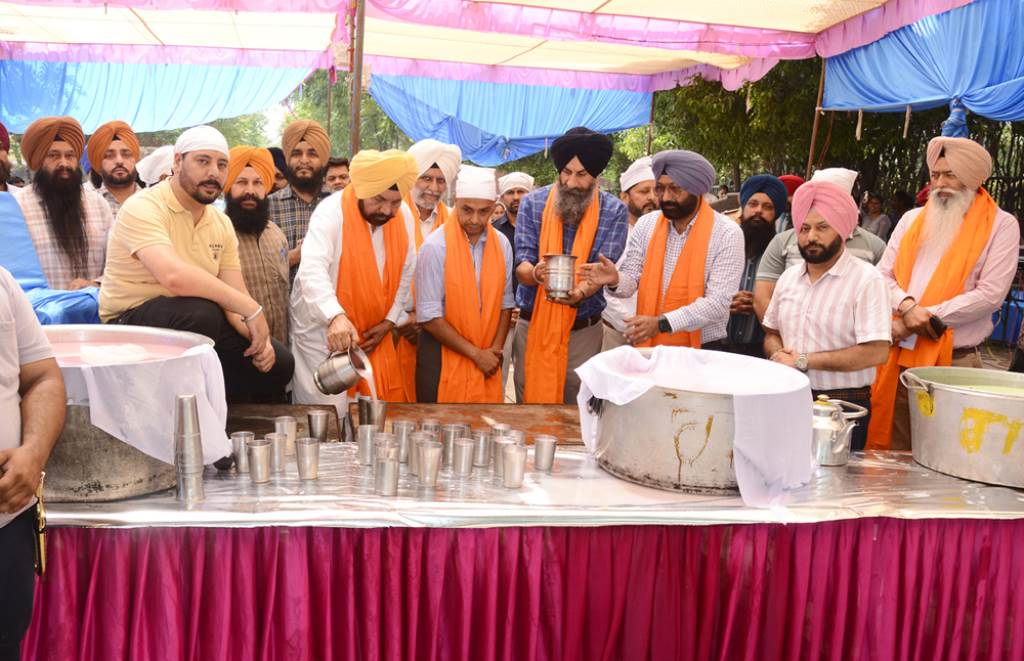 A chabeel dedicated to the martyrdom of Sri Guru Arjan Dev Ji was installed at the head office of Punjab Mandi Board
